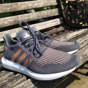 Adidas swift Run 6.5 youth running shoes